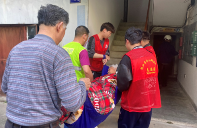 中国人寿财险舟山中心支公司团委开展“热心公益，传递温暖”志愿者活动