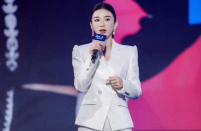 阿里巴巴国际站巅峰竞演：黄奕脱口秀助阵，AI科技风头无两
